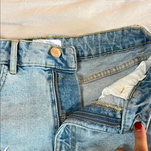 Zara Blue Jean Shorts High-Waisted Distressed Size 2 thumbnail 8