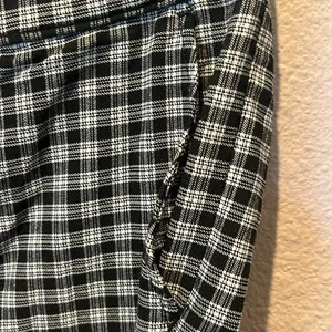 Hollister Women’s Black and White Plaid Stretchy Pants Medium Ultra High Rise thumbnail 5
