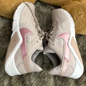 Nike Legend Essential 2 Womens Tr TttsShoes Running Sneaker Gym Size 9 thumbnail 3