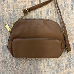 Steve Madden Tan Crossbody Bag with Gold Accents thumbnail 3