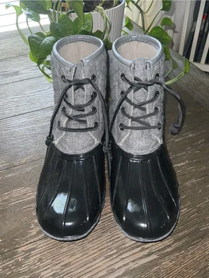 Ocean + Coast Women’s Quilted Grey and Black Waterproof Lace-Up Duck Boots 7 thumbnail 2