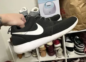 Nike women’s shoes size 7.5 thumbnail 1