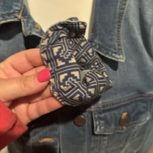 Soft Surroundings Denim Jacket Women's Large Blue‎ Jean Jacket Embossed Buttons thumbnail 6