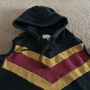 Vintage Havana Women’s Hooded Black Cold Shoulder Ripped Seeatshirt thumbnail 2