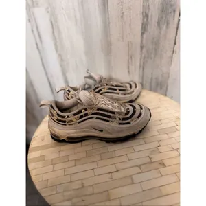 Nike Air Max 97 Floral Print Beige Black Sneakers Womens Size 6.5 BV0129-100 Run thumbnail 4