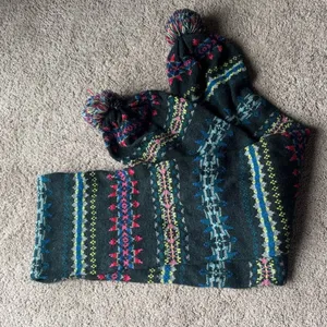2011 American Eagle Outfitters dark gray & colorful knit scarf thumbnail 1