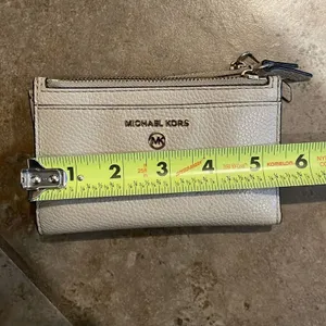 Michael Kors Beige leather Wallet Zippered Pockets Card Slots thumbnail 6