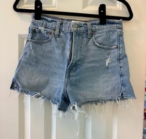 Abercrombie “the mom short” thumbnail 1