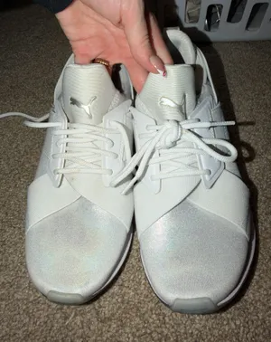 White Puma Sneakers Women’s 8 thumbnail 1