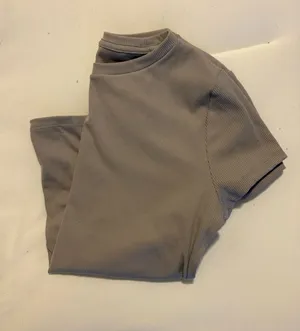 Hollister Top thumbnail 1
