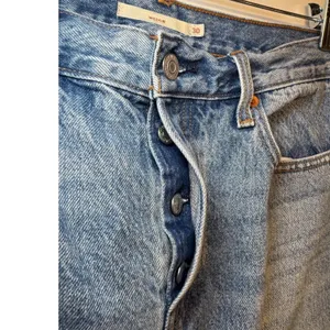Levis Wedgie Straight Jeans‎ Womens 30 Blue High Rise Button Fly Raw Hem Denim thumbnail 8