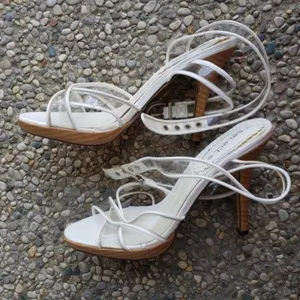 White Heels **REPAIR NEEDED** thumbnail 3