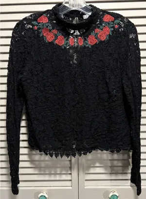 Forever 21 Lace Black Roses‎ Long Sleeve Blouse Size L Keyhole Embroidered thumbnail 1