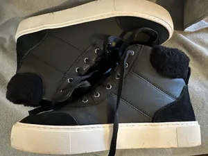 UGG Women’s Sneakers thumbnail 3