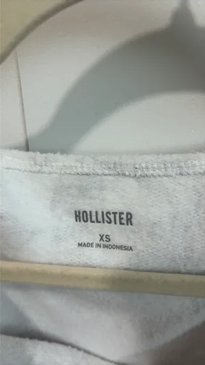 Hollister off the shoulder camo sweatshirt thumbnail 3