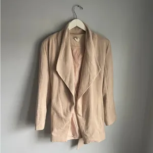 Flawless Minimalist Neutral Office Work Cropped Trench Pockets Small Fall Tan Camel Beige thumbnail 4