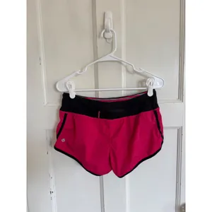 Lululemon pink & black shorts size‎ 4. thumbnail 2