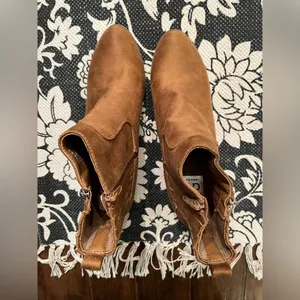 Dolce Vita Sz 9.5 Cognac Booties EUC Faux Suede thumbnail 2