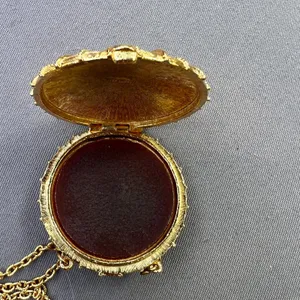 Estee Lauder Gold Tone Solid Perfume Compact Pendant Locket Necklace 70's thumbnail 6