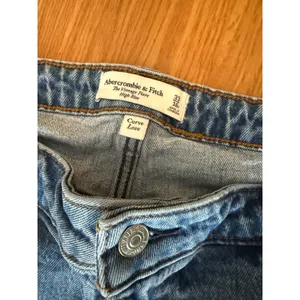 Abercrombie & Fitch Curve Love Vintage Flare High Rise Split Hem Jeans Size 33 thumbnail 7