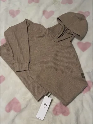 alo sweatshirt new with tags thumbnail 1