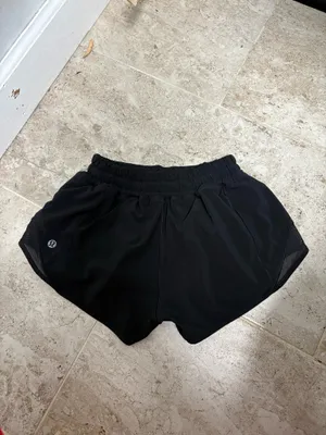 Lululemon hotty Hot Shorts 2.5" Low-Rise thumbnail 2