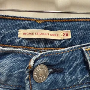 Levi’s Ribcage Straight Ankle Medium Wash Jeans Size 26 thumbnail 4