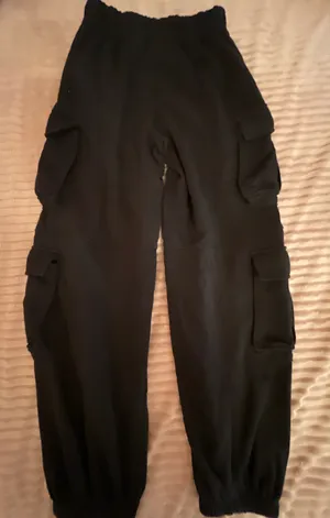 PacSun Black cargo sweatpants thumbnail 2