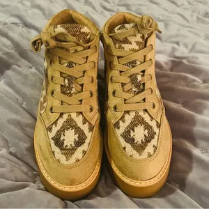 ZODIAC Siona Faux Suede Platform Booties Southwestern Print Elmwood Tan 7.5 NEW thumbnail 3
