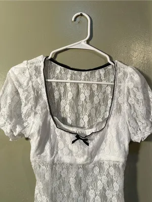 Women’s Sz Medium Short Sleeve Blouse White Lace Black Trim Bow Scoop Neck Sheer thumbnail 6