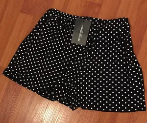 Pretty Little Thing Black Jersey Floaty Polka Dot Shorts thumbnail 5