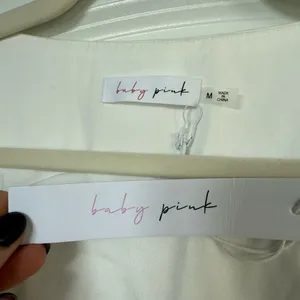 NWT The Lucy Ruffle Dress White Size M thumbnail 6