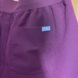 FIGS High Waisted Zamora Jogger Scrub Pants burgundy size large nurse scrubs pant thumbnail 8