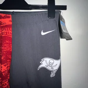 Nike Red and‎ Gray Leggings Tampa Bay Buccaneers thumbnail 2