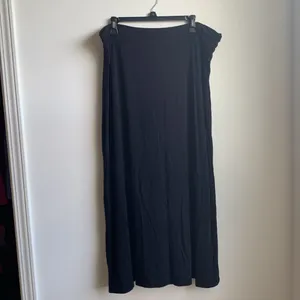 Liz Claiborne Soft Jersey Stretch Mid Rise Maxi Skirt (Sz XL) Black thumbnail 2