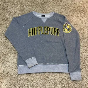 Universal Studios Wizarding World Harry Potter Hufflepuff Crewneck Sweatshirt M thumbnail 2