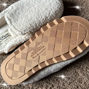 Dearfoams Women's Cream Memory Foam Slippers thumbnail 2