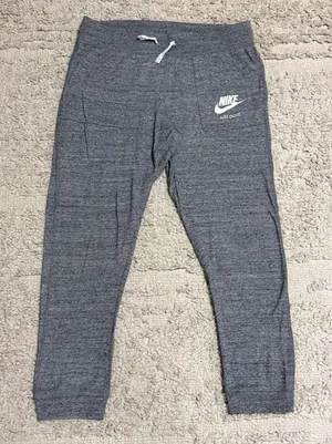 Women’s Nike Gym vintage Capri lightweight sweatpants size Large thumbnail 1