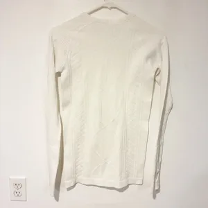 Lululemon Size 4 White Rest Less Pullover Top L/S Thumbhole Textured Athletic thumbnail 5