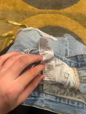 Levi’s 501 Denim Jean Shorts Light Wash Distressed Frayed Button Fly Size 31 thumbnail 4