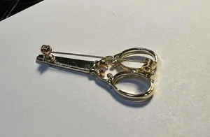 Gold Tone Scissors Rhinestone Brooch Pin Novelty NWOT thumbnail 7