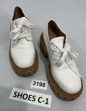 Womans Madden Girl Phoennix Size 6m White Lace Up Platform Chunky Heel Shoes thumbnail 1