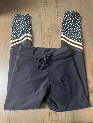 White Fox Active x Sarahs Day Size Medium Black Leggings thumbnail 1