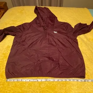 Victoria's Secret PINK Maroon/Burgundy Hooded Pullover Windbreaker Raincoat thumbnail 12