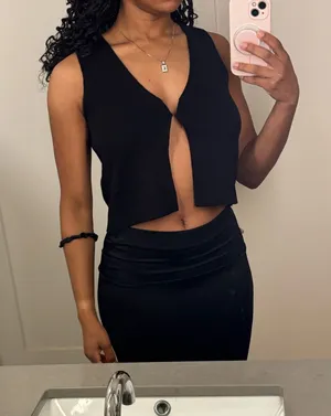 Forever 21 black sweater knit crop top vest thumbnail 1