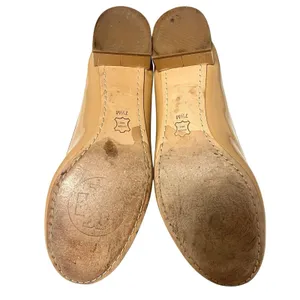 Tory Burch Chelsea Camellia Pump Tan Nude Patent Leather Low Heel Logo Size 7.5 thumbnail 9