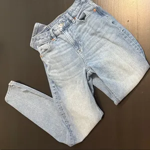 American Eagle Outfitters Light Blue mom Jeans‎ thumbnail 1