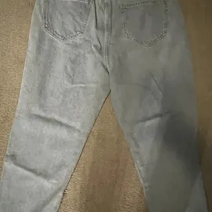 Arizona Jeans Co Mom Jeans Women's 1 7‎ Charcoal Wash Denim Tapered Leg NWT thumbnail 2