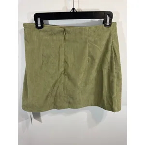 Halara Corduroy Olive Green Built in short Women's Medium NWT‎ Preppy Academia thumbnail 4