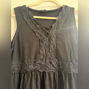 Torrid Black Babydoll Textured Jersey V-Neck Lace-Up Lace Pieced Top - size 1 thumbnail 2